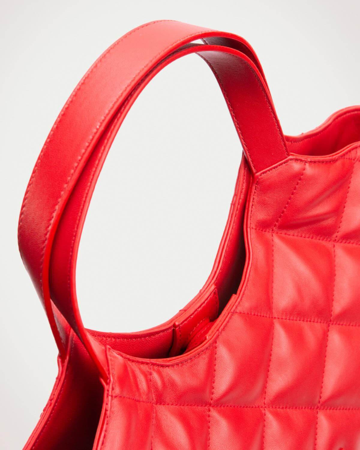 Anne large shopper tote in red handle view.
