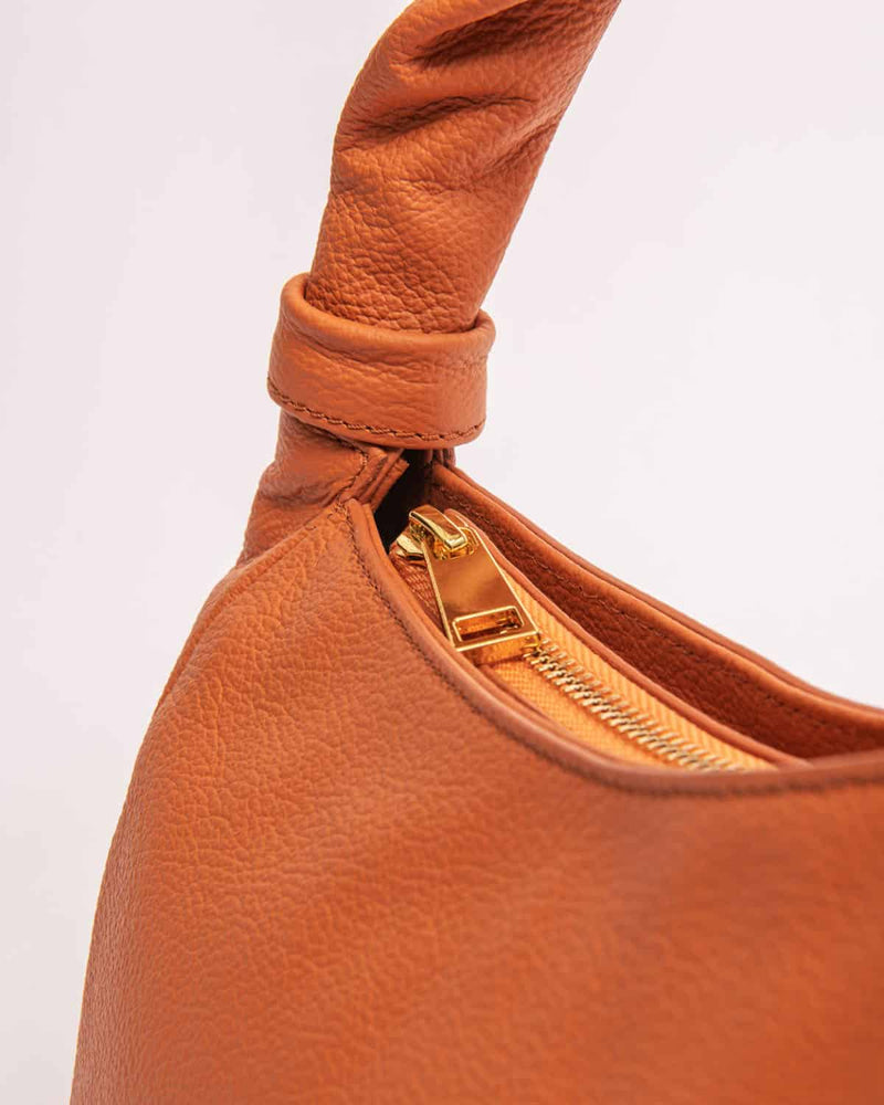 Leather handbag
Designer handbag
Luxury bag
Genuine leather
Handcrafted leather
Premium leather
Gold tone zipper
Even brand